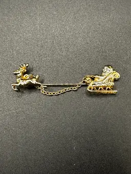 97 - Avon Santa And Reindeer Stick Pin
