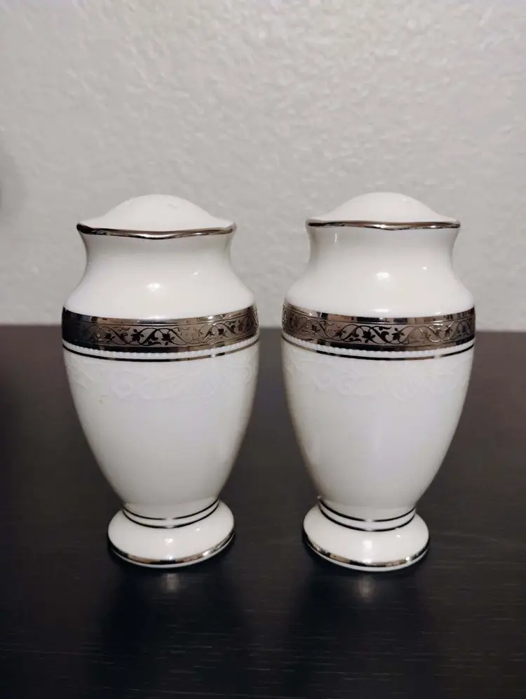 Noritake Ardmore Platinum Salt and Pepper Shaker Set.