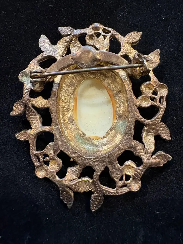 Vintage Cameo Brooch Gold tone Metal Estate Jewelry