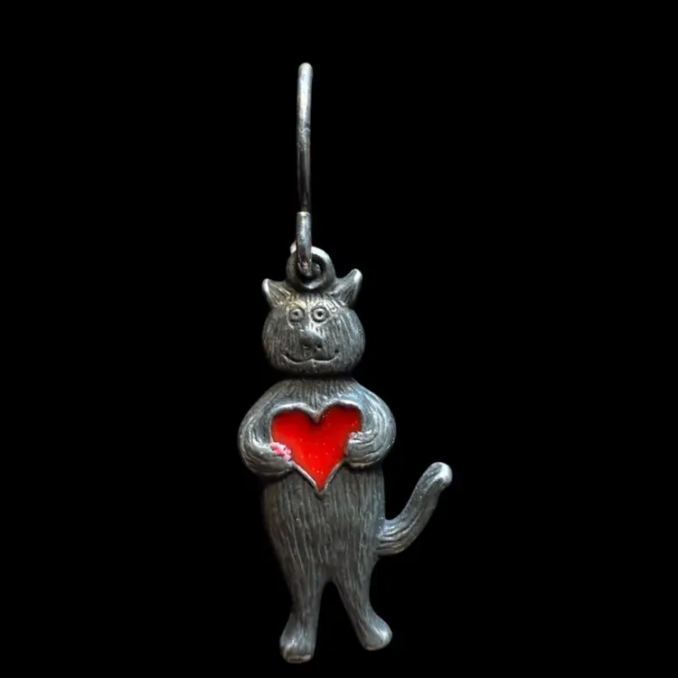 LAUREL ELLIOTT DVB NEW YORK STERLING SILVER CAT HEART 
EARRINGS, 1.25”