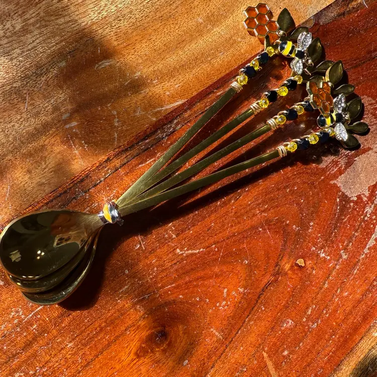 Honeybees 🐝 Iced Tea Spoons Set Of 4 6.5”
Hand decorated By Me
