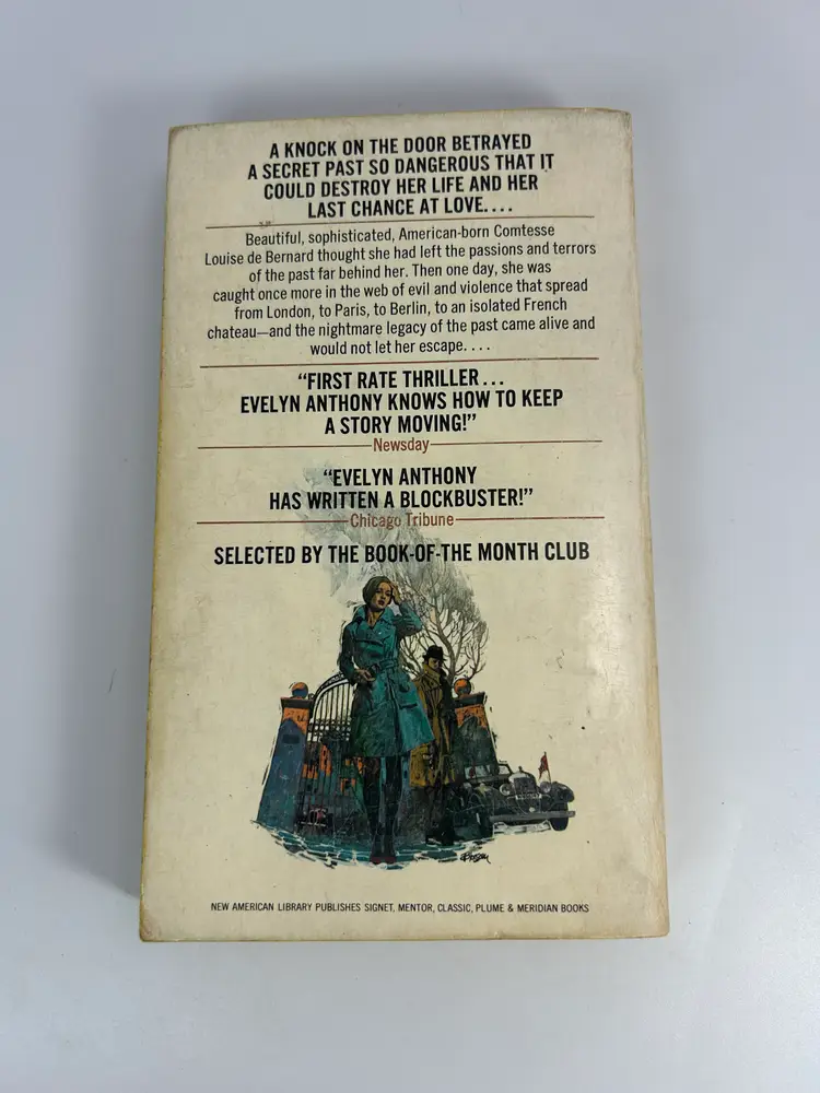 Vintage 'Stranger at the Gates' by Evelyn Anthony Paperback Book 1974 Signet