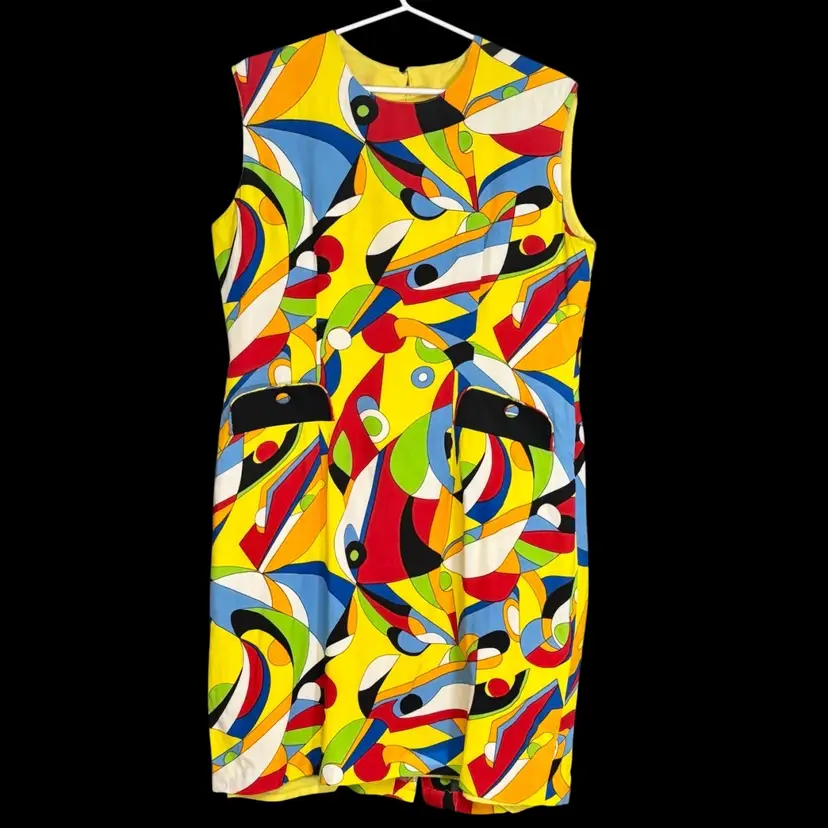 Vintage Groovy Printed Shift Dress Pocket Detail