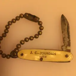 Gumball Machine Pin Knife ADVERTISEMENT  Mini Mother Of Pearl
1.5” Long - Vintage 
Brass Keychain 
Iuka, Tennessee