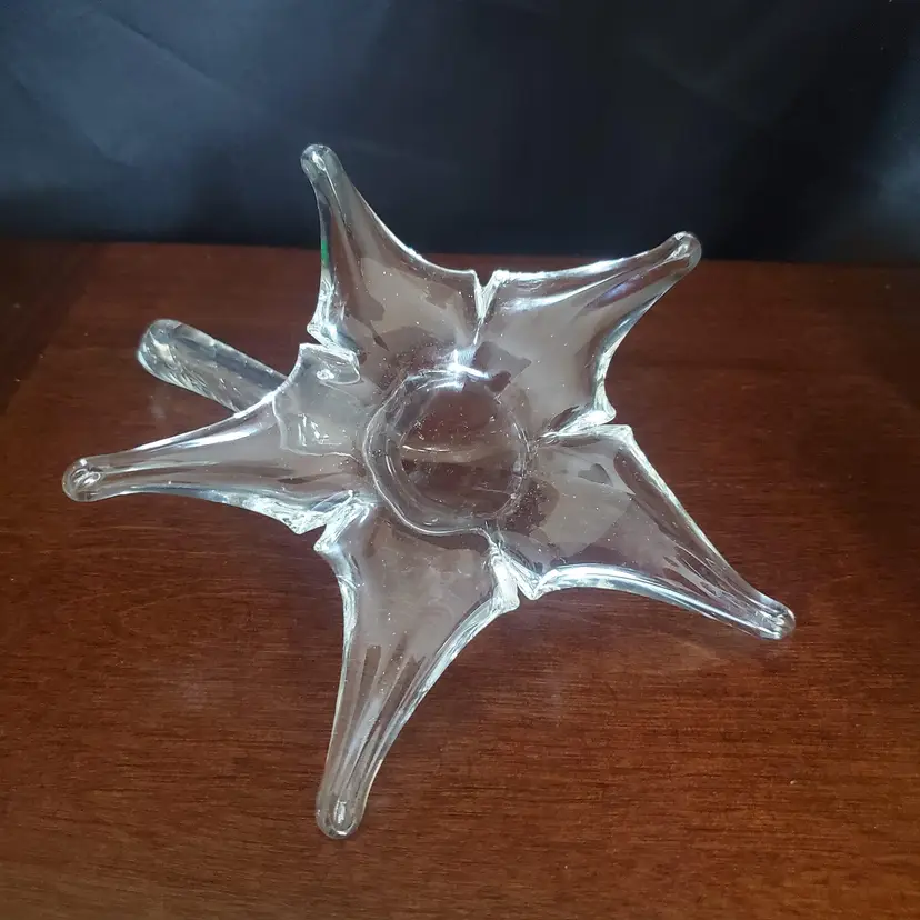 Vintage Pilgrim Art Glass Bud vase for single flower.   Hand-blown calyx shaped flower with swirled stem. Lily??