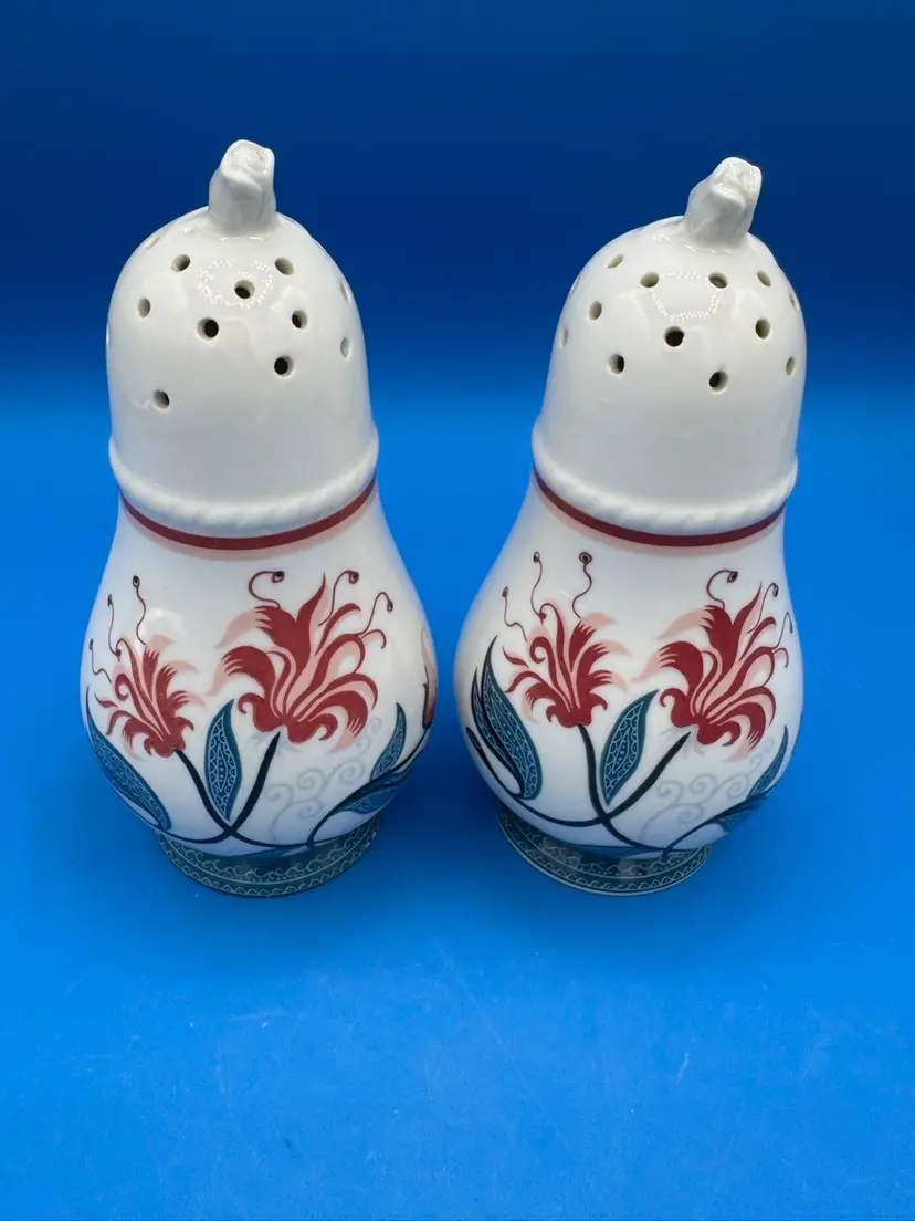 Royal Pavilion At Brighton For Elizabeth Arden Vintage Salt & Pepper Shakers Made In Japan