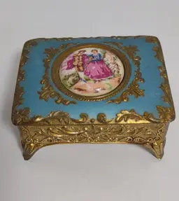 Vtg Ring Box Gold Tone Metal Red Velvet Liner