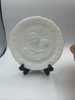 Fenton 1973 White Satin Mother's Day Plate #3 In The Series 7.5”