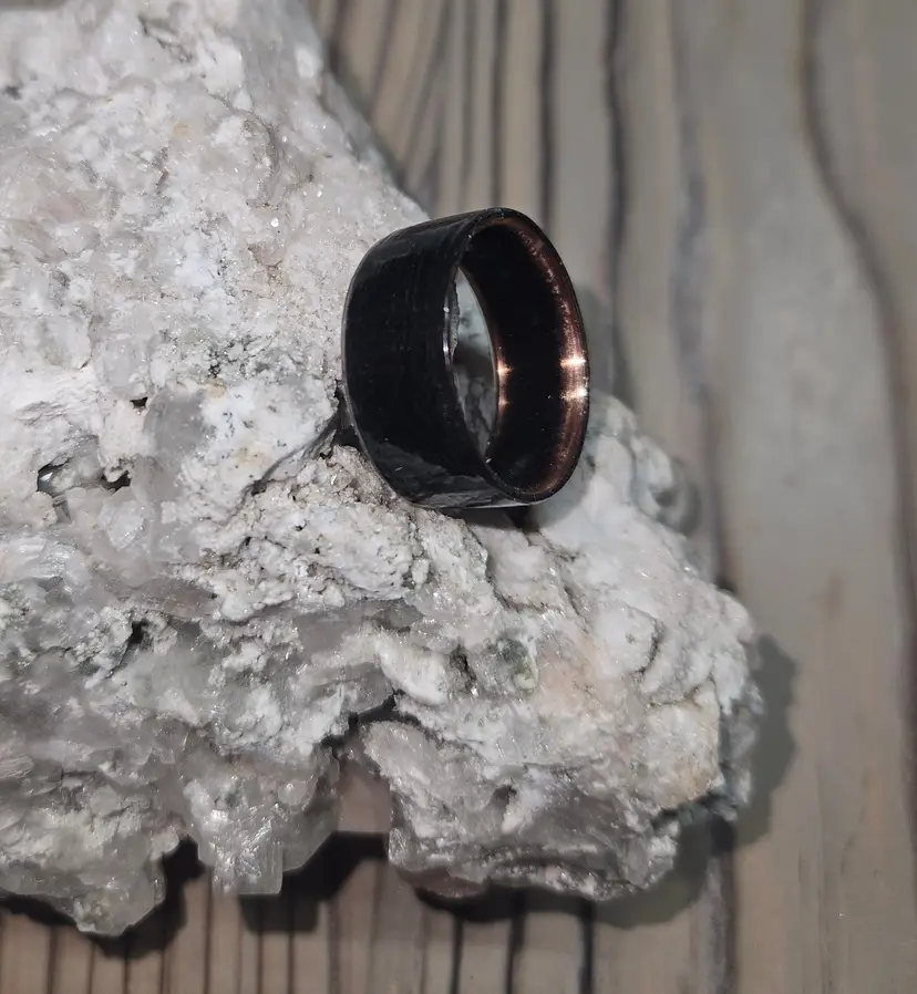 Black dyed maple/copper ring. S. 10.
