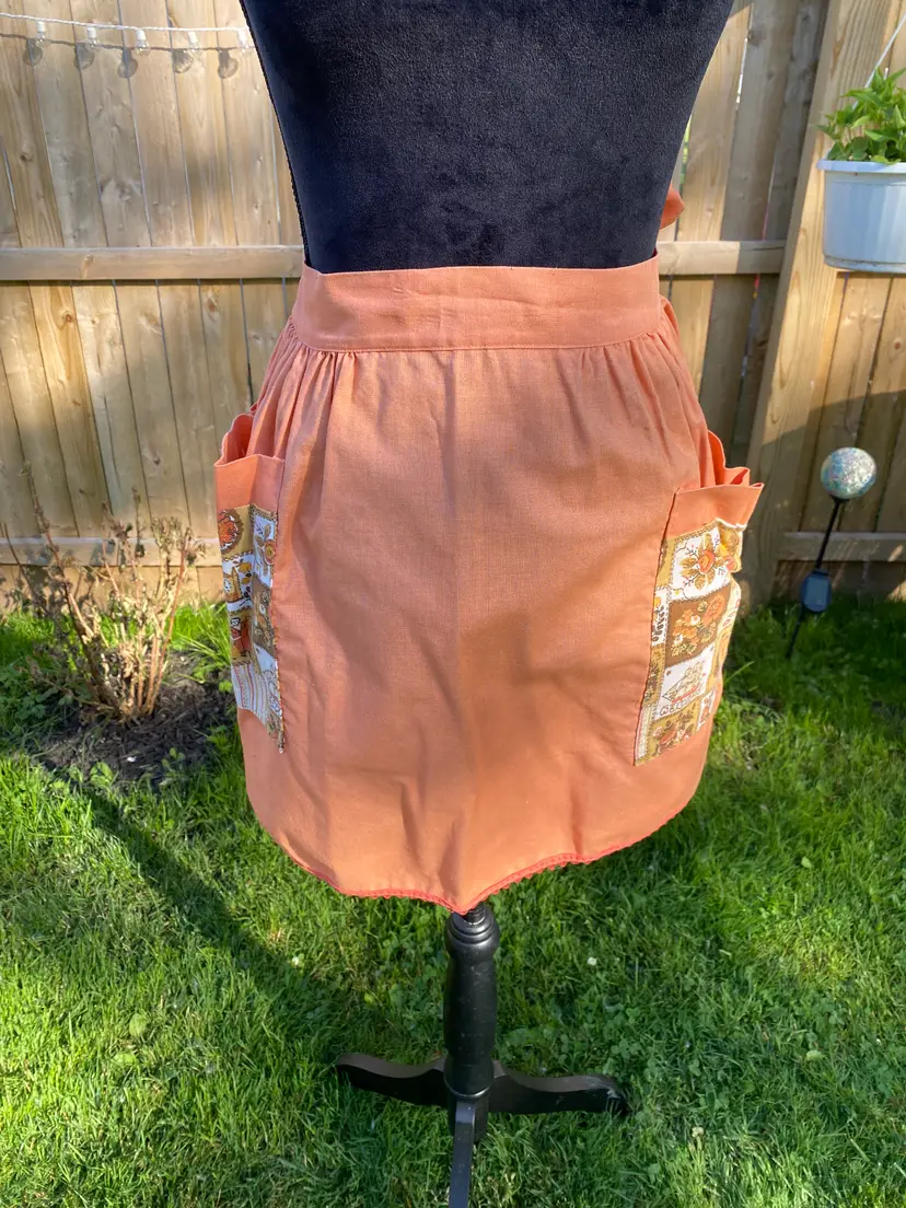 Vintage Peach/Orange Waist Tie Apron with 2 Pockets