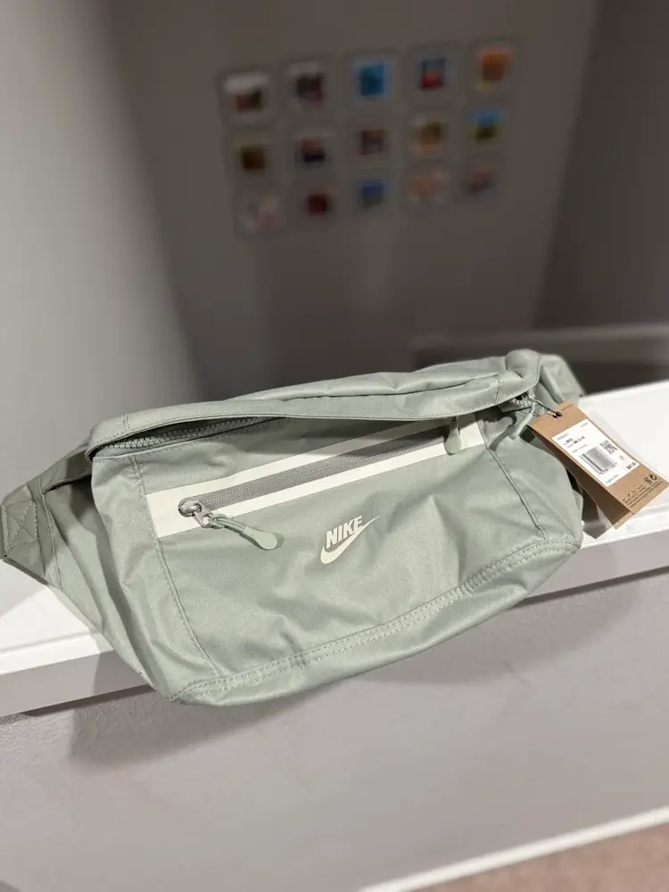 NWT Nike Elemental Fanny Pack Green/White