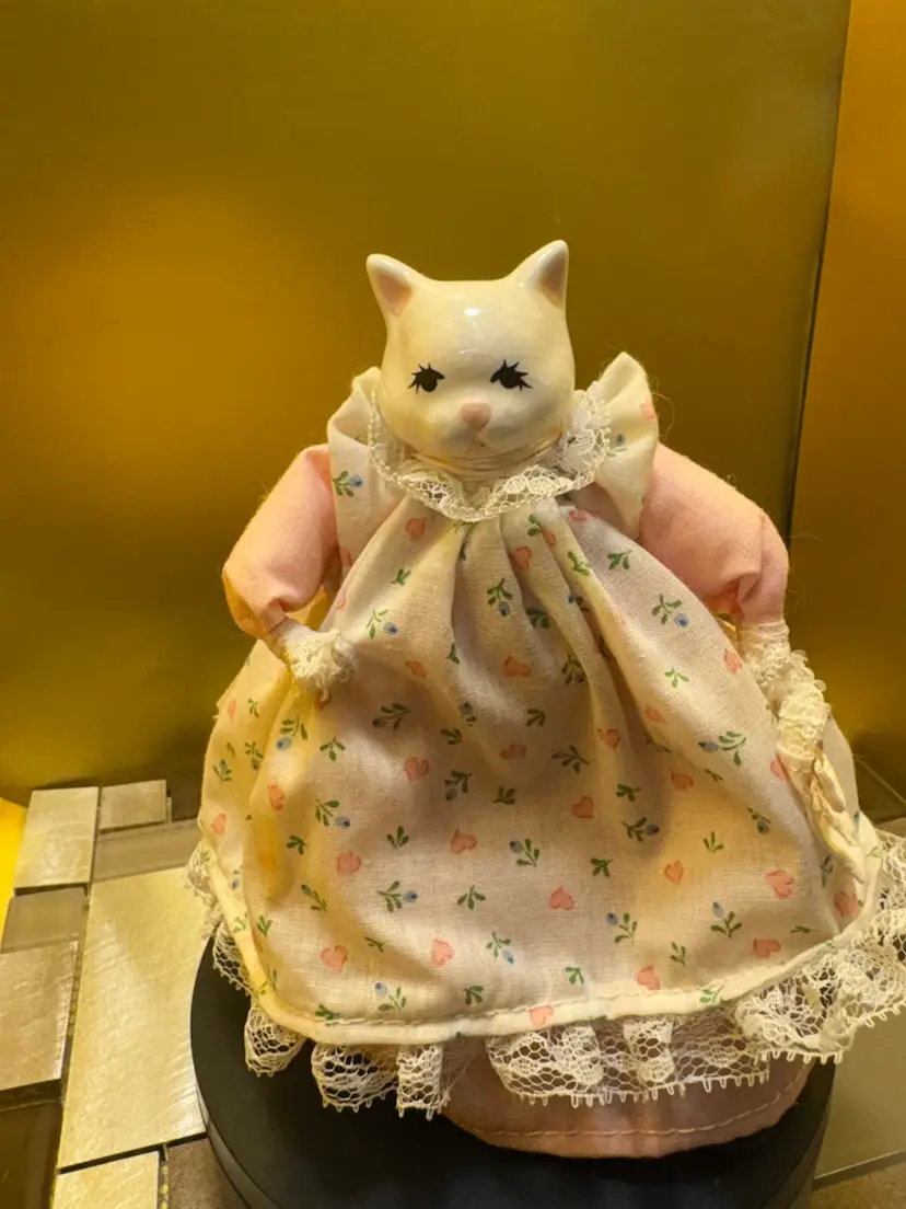 Vintage 1983 Just Ducky Cat Figure