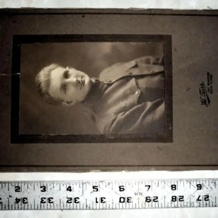 VINTAGE Antique Framed WWI Soldier PORTRAIT with Frame H Tarr Broadway New York