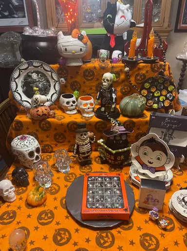 Rosey Invites You To The Halloween Show. Shiny Brite Ornaments, Hallmark Ornaments, Skulls, Figures And So Much More!!!