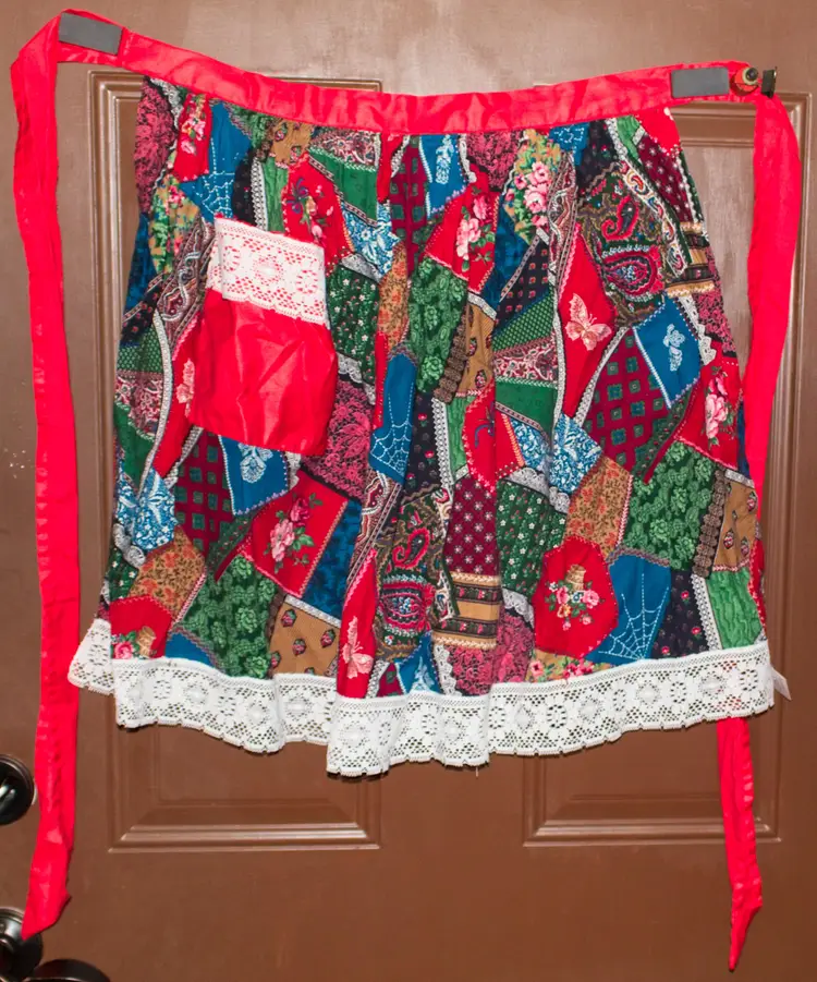 Hand Made Patchwork Pattern Half Apron Lace Trim One Pocket
