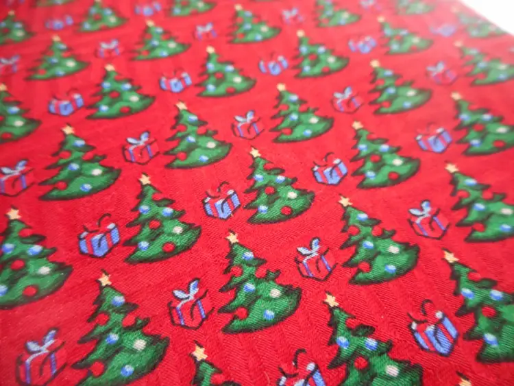 Vintage Red Green 100% Silk Mens Tie Necktie Holiday Christmas Tree