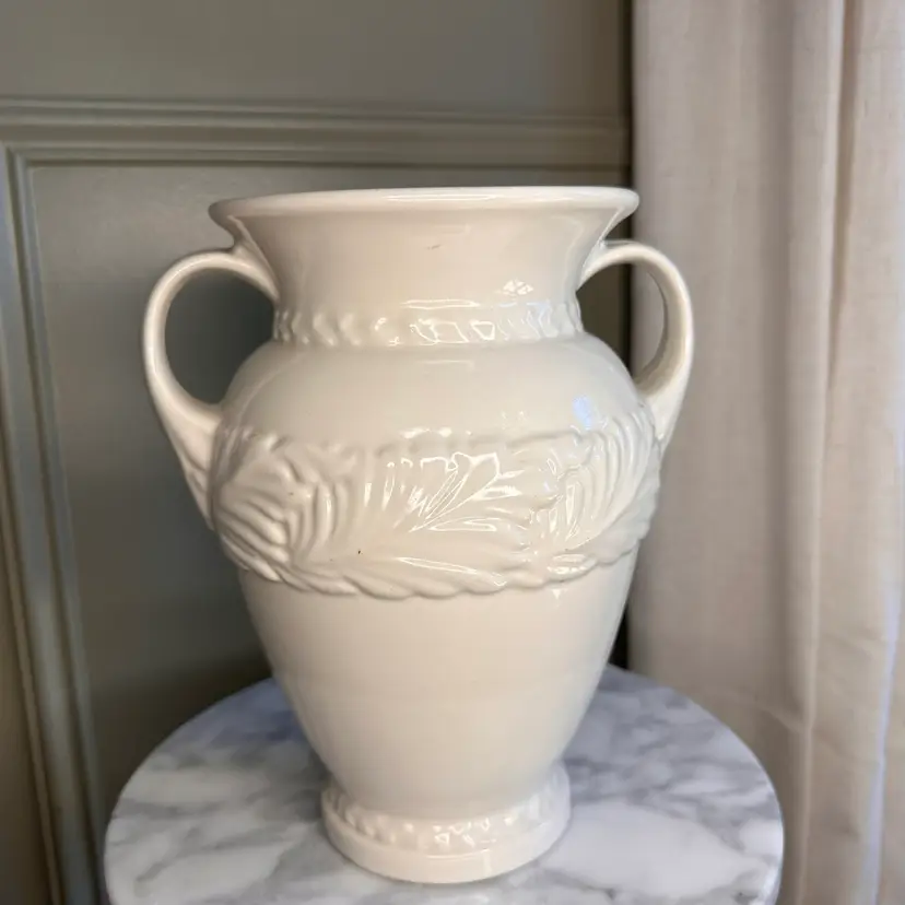 🔔 1940s Abingdon Art Pottery acanthus leaf handled urn vase