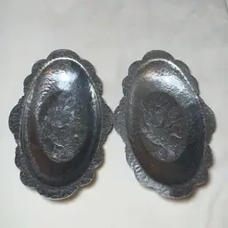 Set Of 2 Vintage Rodney Kent Hammered Aluminum Bread Trays - Floral Pattern