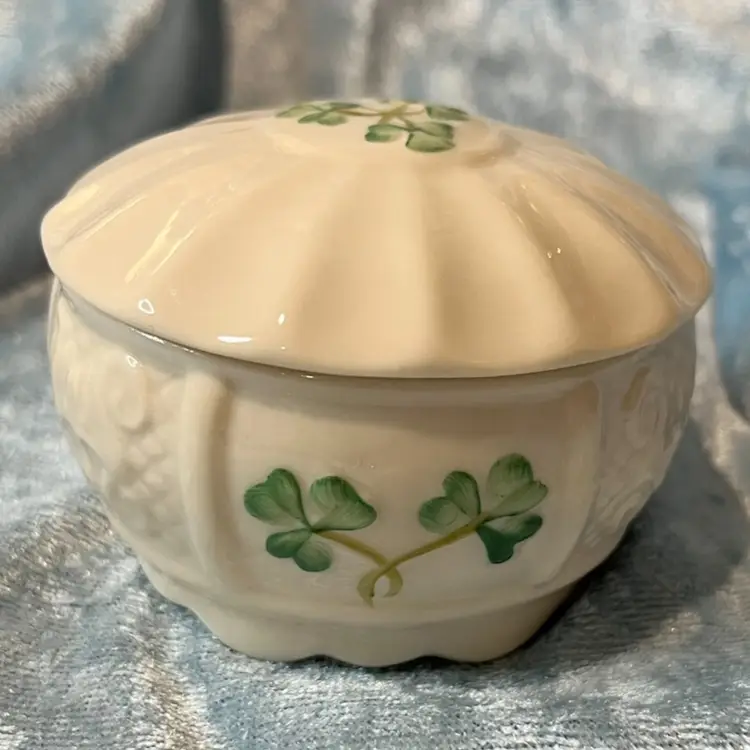 07. Belleek Nadine Trinket Box