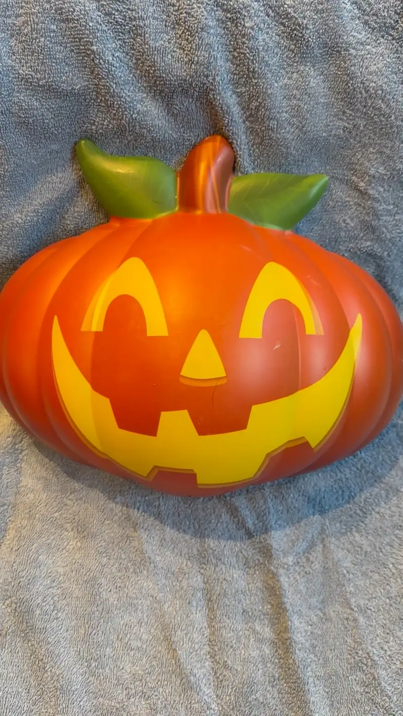 Hallmark Motion Activated Light Up Talking Pumpkin Door Hanger Halloween. WORKS. Lightweight Plastic. Takes 3-AAA Batteries (Not Included). Smoke Free Home. #halloween #pumpkin #lightupdecoration #talkingpumpkin #hallmark