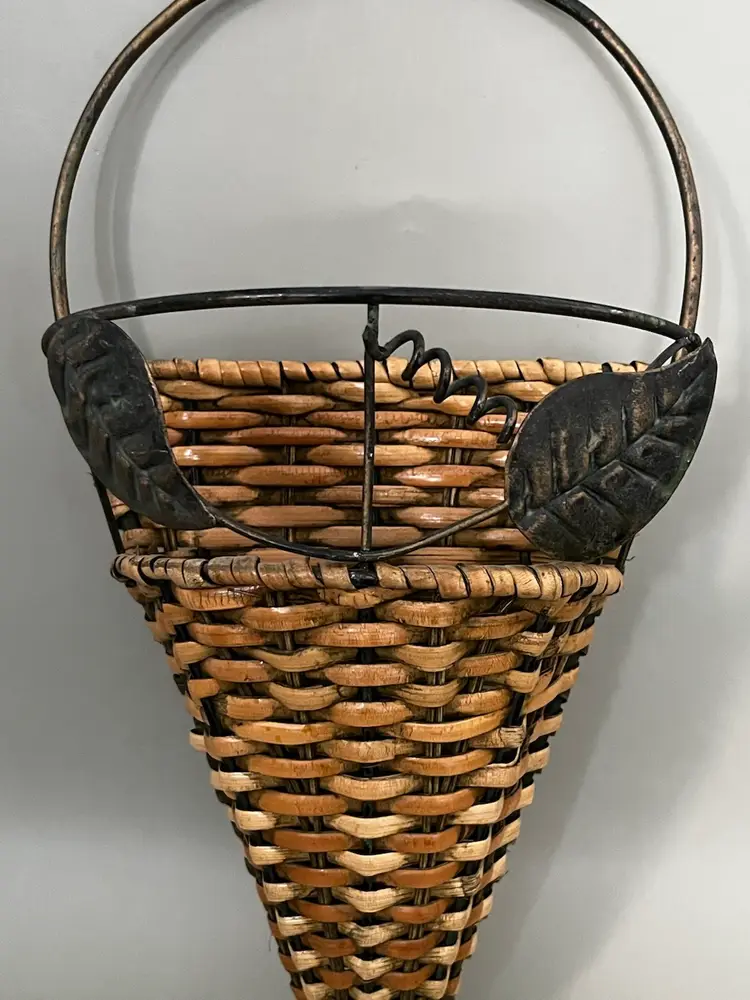 Rustic Wicker & Iron Wall Basket – Tuscan Vineyard Style – Leaf Motif Wall Pocket