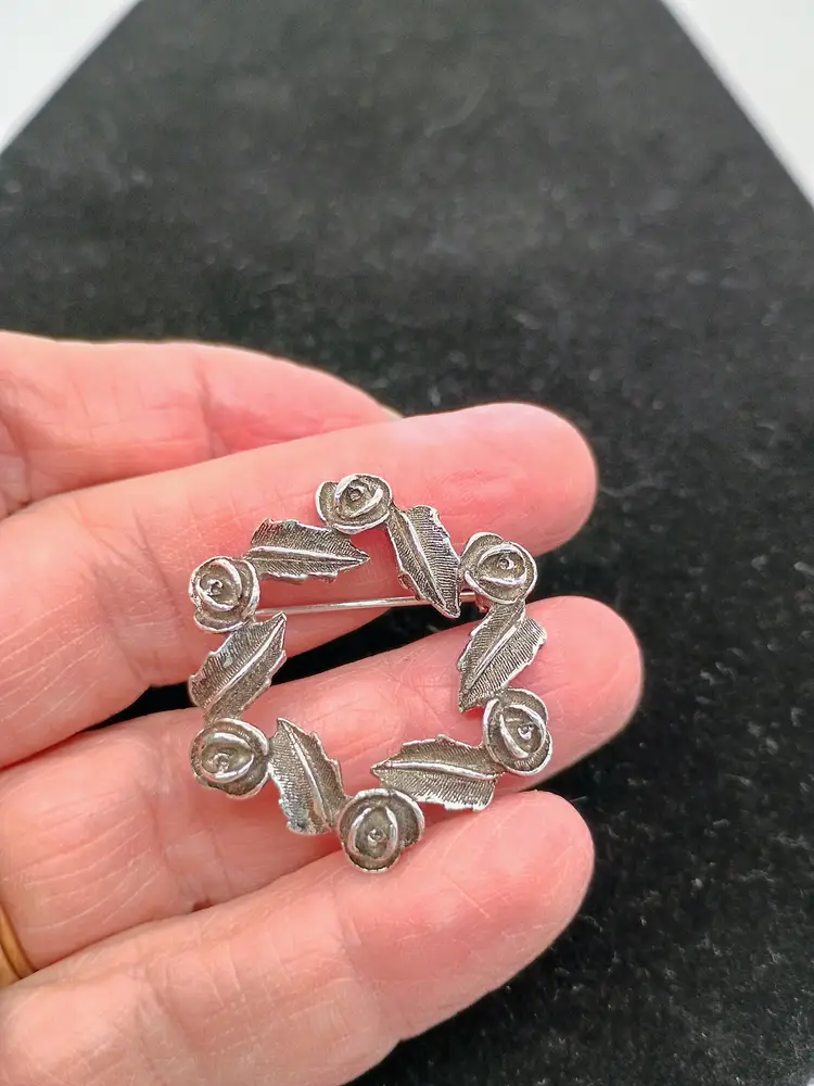 Vintage Sarah Coventry Rose & Holly Wreath Brooch Pin Silver Tone Flower Floral Retro