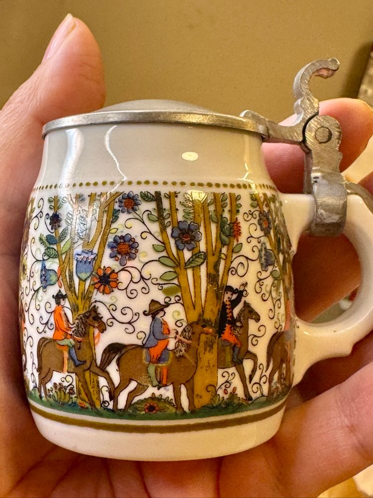 Mini KURT HAMMER VINTAGE GERMAN MINI BEER STEIN PEWTER LID STAGS-Military on Horses SCENE