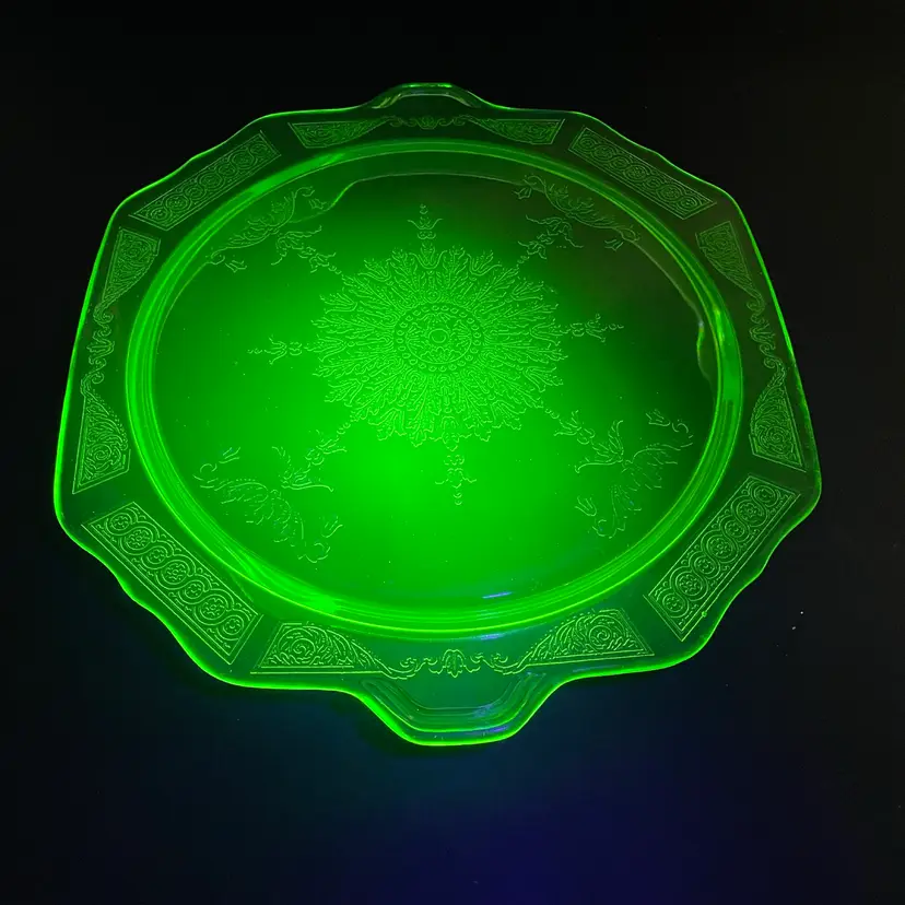 Vintage Anchor Hocking Depression Glass Uranium Cake Plate