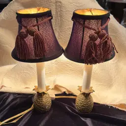 Beautiful vintage Pair Solid brass pineapple electric candlestick lamp. 
Style: Hollywood Regency and Chinoiserie styles.   7.5” Tall without bulb.  Perfect for a Kitchen Light.  Note, Bulb not included