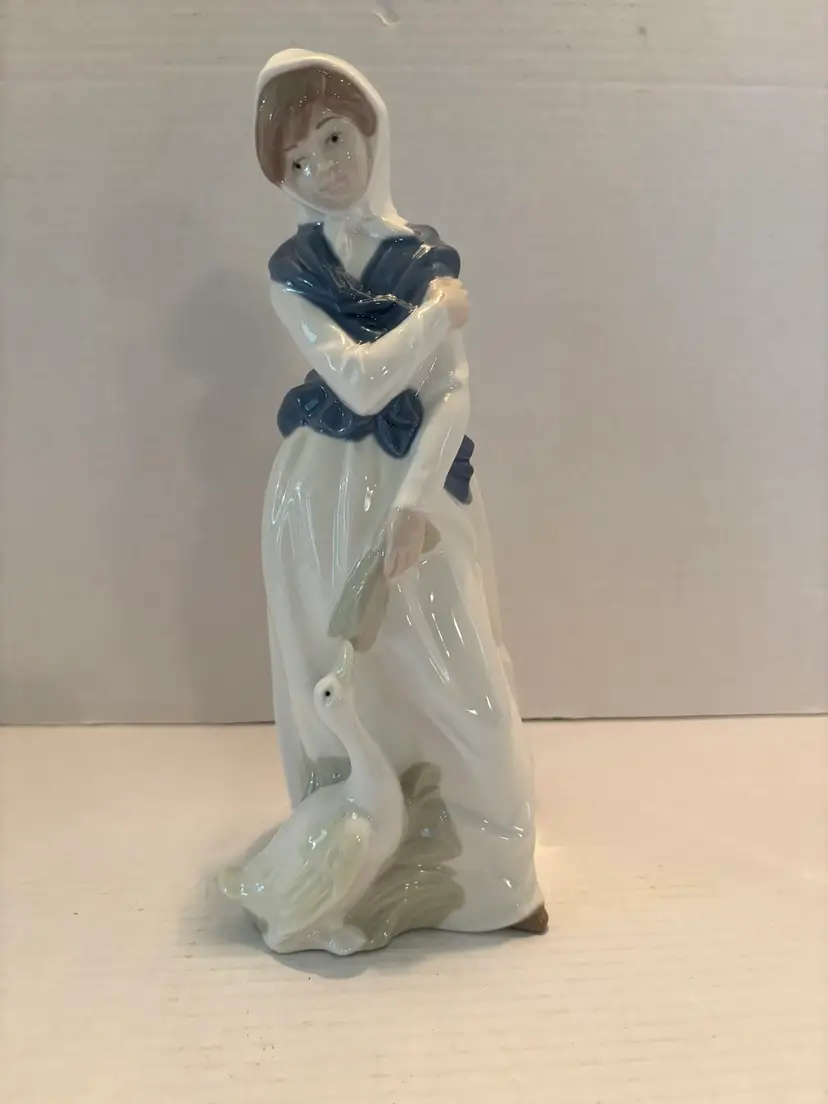 Mirmasu Porcelain Figurine "Girl with Shawl and Goose" 11 inches Tall NO BOX
