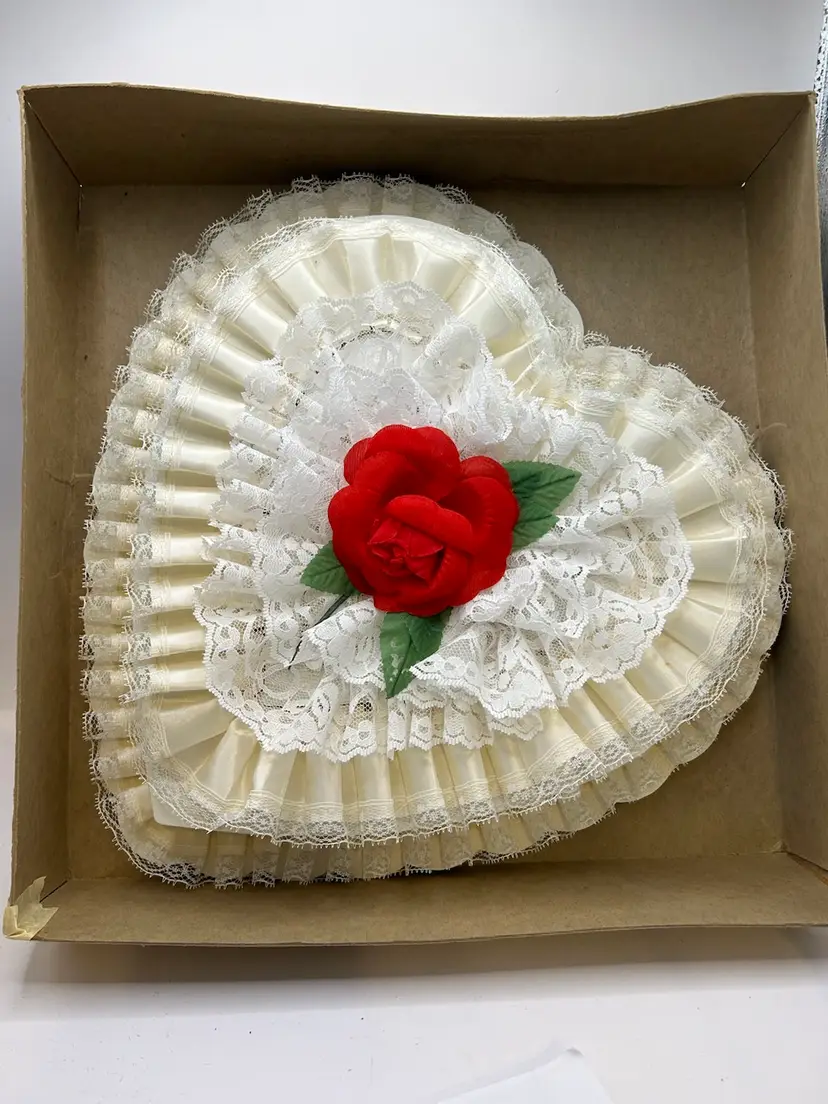 1991 Large White Lace & Satin Heart Box With Red Flower