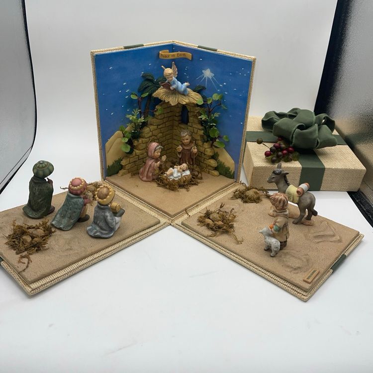 Berta Hummel Nativity Showcase Gift Box By The Ashton-Drake Galleries 2004