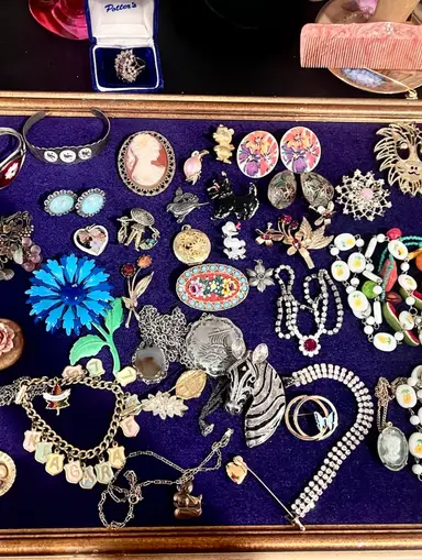 Vintage Jewelry! 🤩 