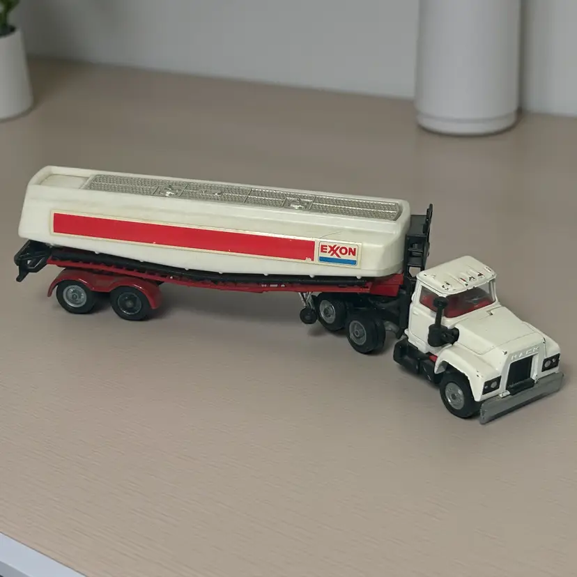 Corgi Major Mack Vintage Tank Truck #1151 Exxon Oil Tanker Great Britain