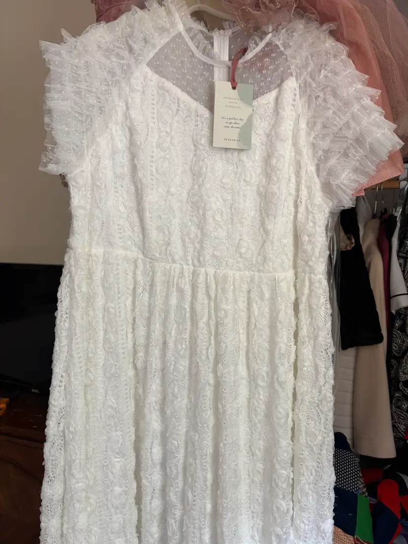 Jessakae NWT White Elegant Floor Length Dress. Pretty Ruffled Short Sleeves. Size 2XL. Wedding Dress/gown.