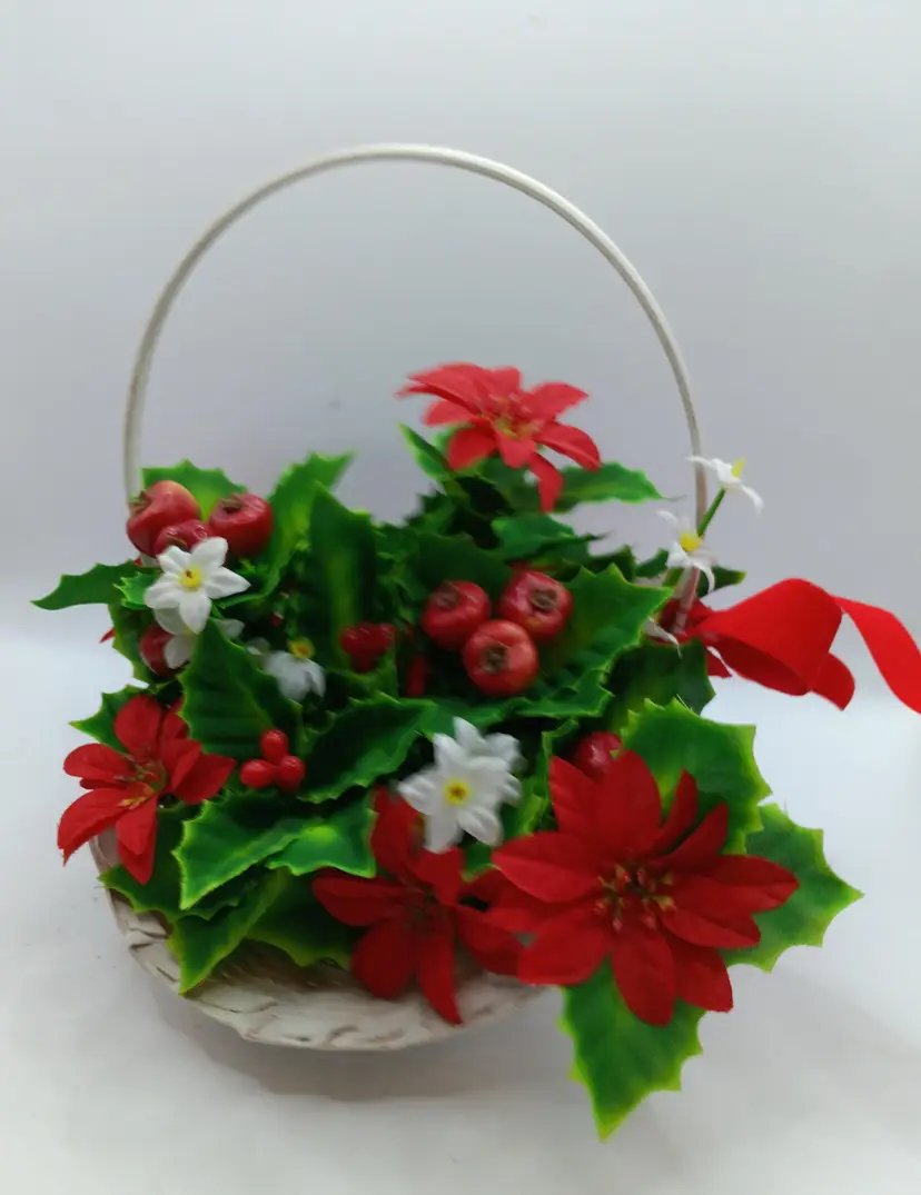 Adorable Kitschy Vintage Silk Poinsettia And Holly Christmas Basket