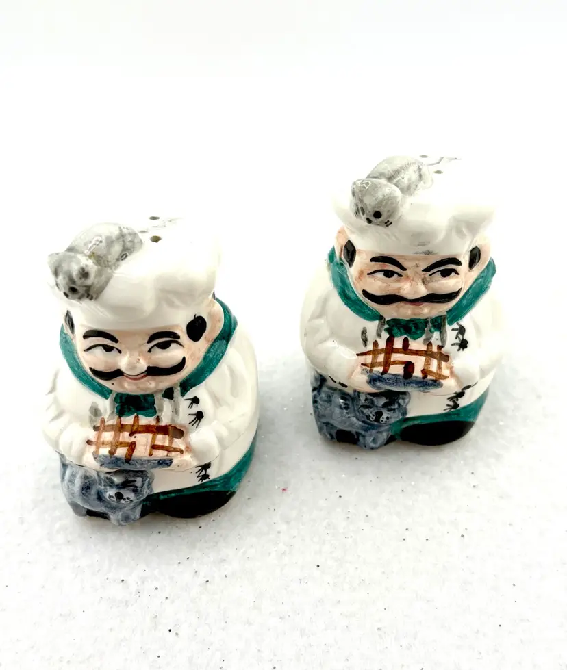 Vintage Chef Salt & Pepper Shakers With Mice And Cats 2” Tall x 2” Wide