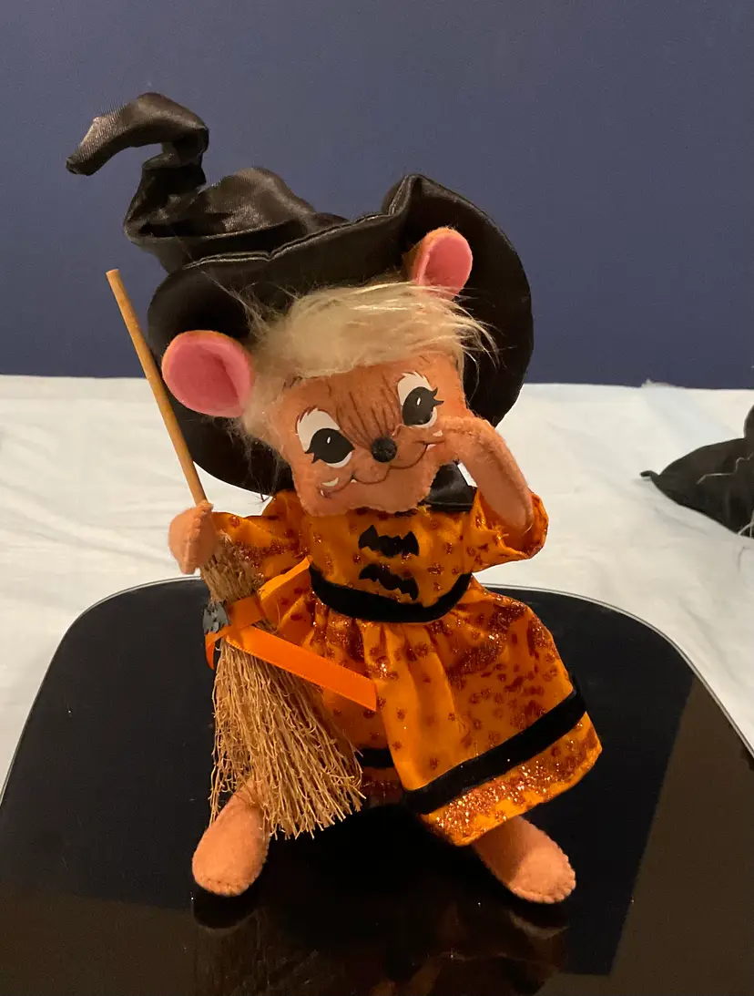 2011 AnnaLee Halloween Witch with broom and hat, 8” tall and 4” across