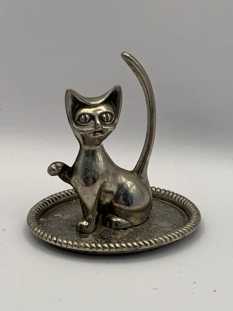 VTG cat ring/jewelry holder silver plated 3.5 inches tall. On Floral Tray