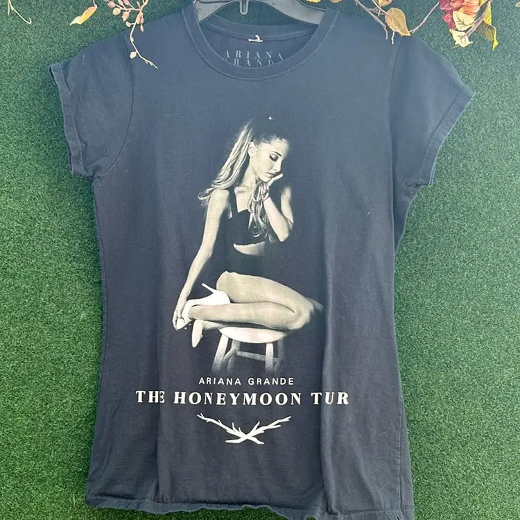 Vintage Ariana Grande Honeymoon Tour 2015 Black Babydoll T-shirt 