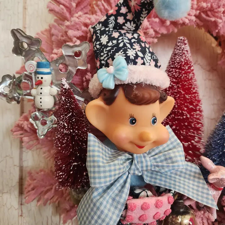 Pink and Blue Christmas Wreath with Kneehugger