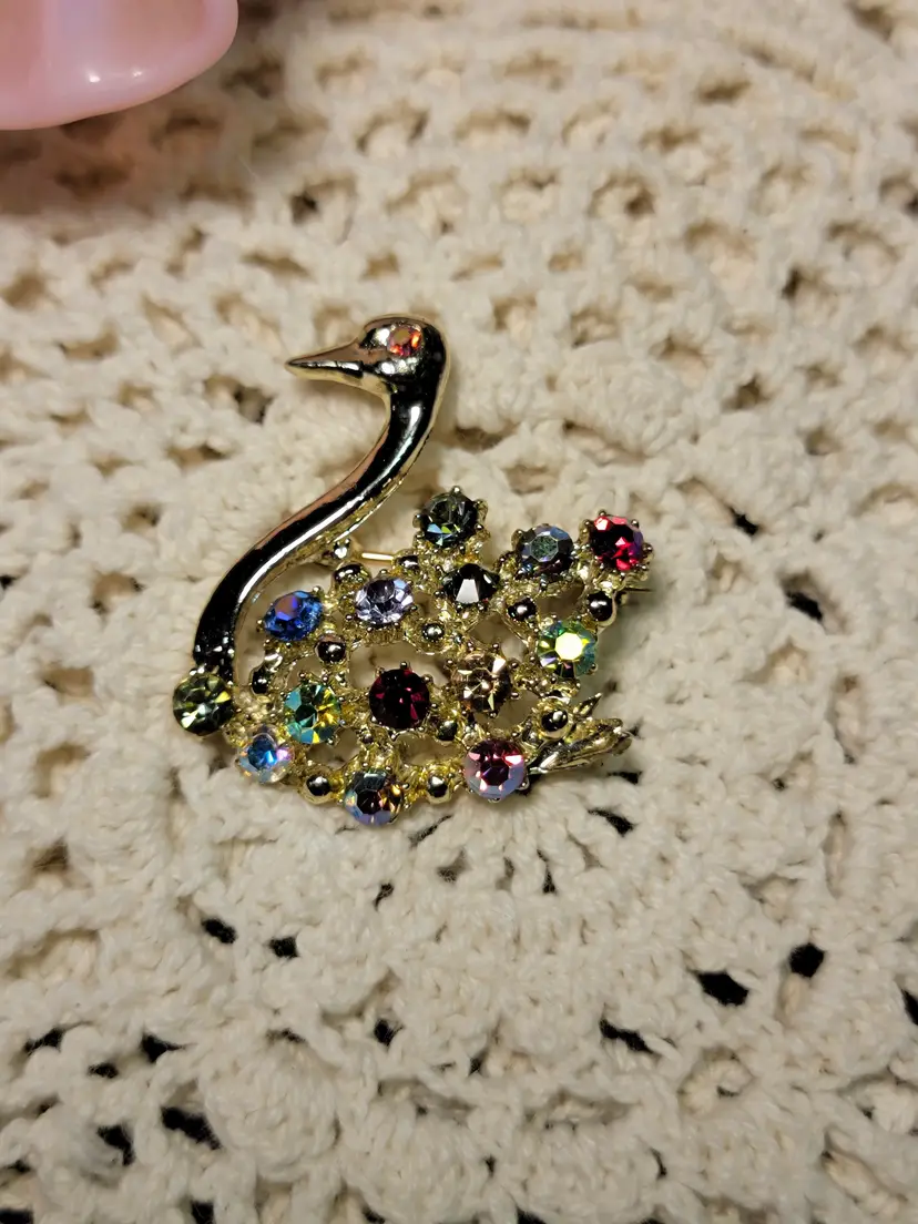 Vintage swan rhinestone brooch