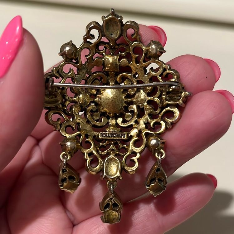 34. HOLLYCRAFT Vintage Gold Tone FIRE OPAL Cabochon Pearl AB Medallion Brooch Pin