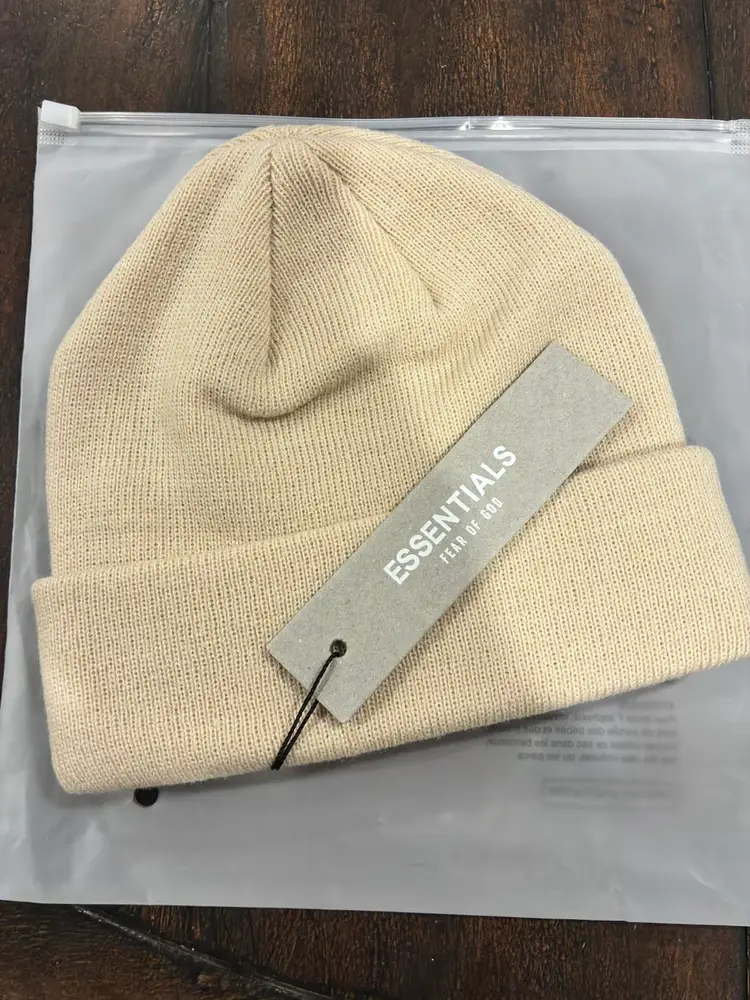 NWT & BAG ESSENTIALS FEAR OF GOD KNIT CUFFED BEANIE