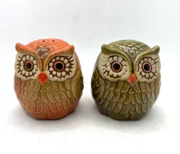 Vintage 1970’s pair of ceramic owl salt and pepper shakers orange and olive green