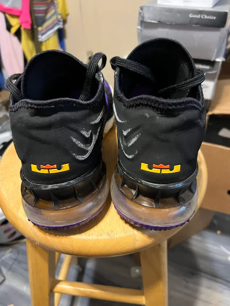 Men’s LeBron 18 Size 10.5 Athletic Shoes