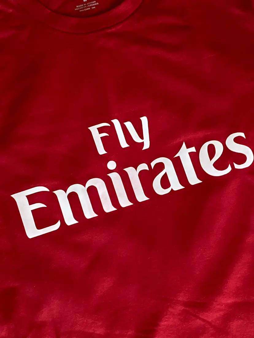 Vintage FIFA World Cup graphic tee featuring iconic soccer heritage and Y2K streetwear vibes. Perfect for football fans, SIZE M festival fits, Gen Z fashion.