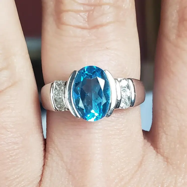 Macy's 14k White Gold 2.5 Ct Blue Topaz Genuine Diamond Ring * Size 7.5