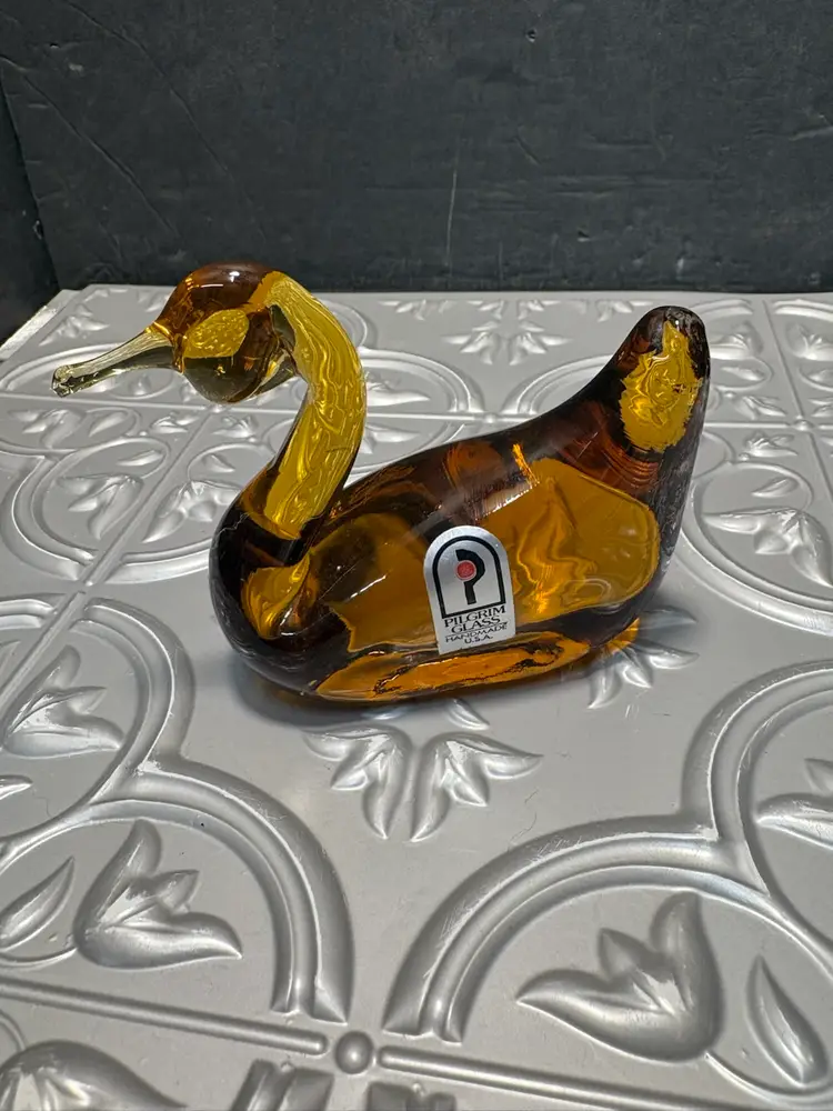 Vintage Pilgrim Art Glass Duck Figurine: Hand-Blown Amber & Honey Tones