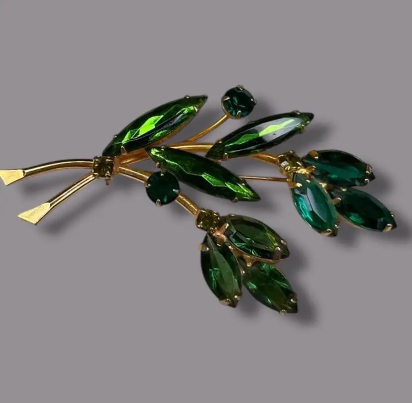 Stunning Emerald Green Rhinestone Brooch 3.25β